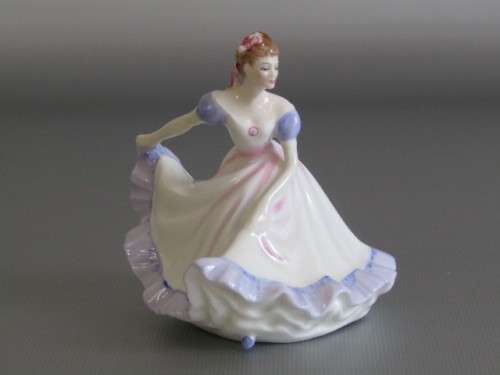 Original vintage 1970 Royal Doulton Figurine "Ninette" HN3215, 9.5cm, prestine condition
