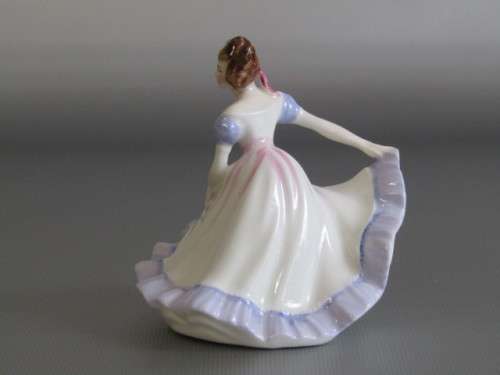 Original vintage 1970 Royal Doulton Figurine "Ninette" HN3215, 9.5cm, prestine condition
