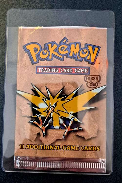 Pokemon Trading Cards - 1999 Fossil Unlimited Booster Wrapper (Empty) - Zapdos Artwork