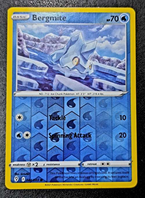 Pokemon Trading Cards - TCG - Bergmite - 044/203 - Reverse Holo - Evolving Skies - NM