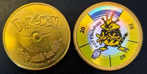 Pokemon Trading Cards - 1999 Nintendo / Hasbro - Gold Metal Battle Coin - #125 Electabuzz 35mm - NM