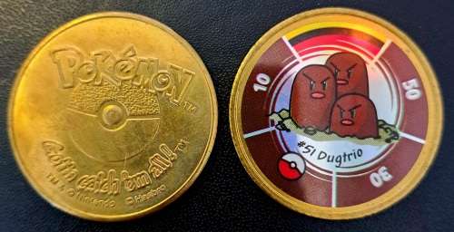 Pokemon Trading Cards - 1999 Nintendo / Hasbro - Gold Metal Battle Coin - #51 Dugtrio 35mm - NM