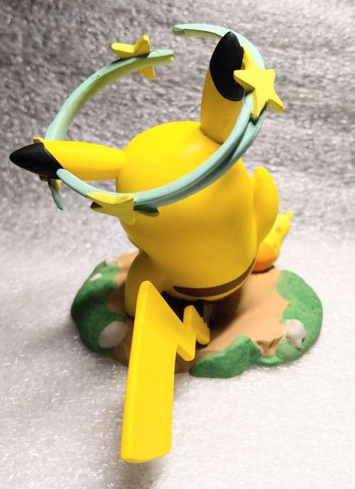 Exclusive Pokemon Center - Pikachu Moods Statue 11 x 9 x 9cm