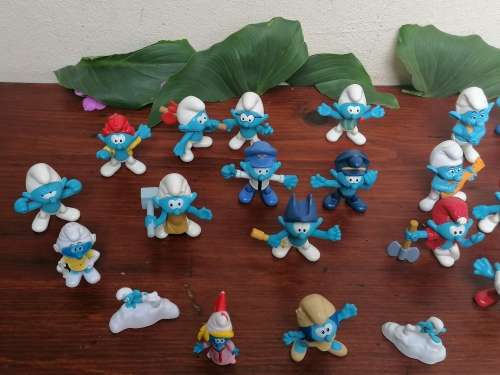 24 pieces Smurfs