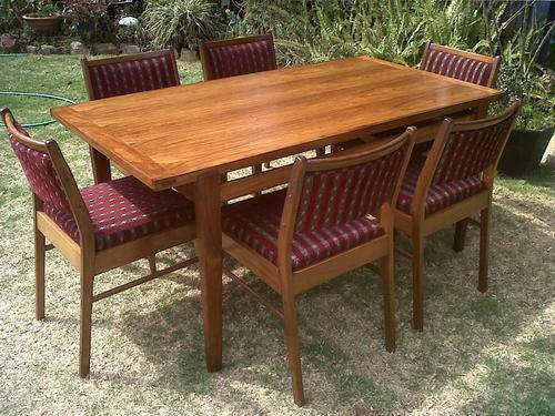 6 SEATER KIAAT DININGROOM SUITE