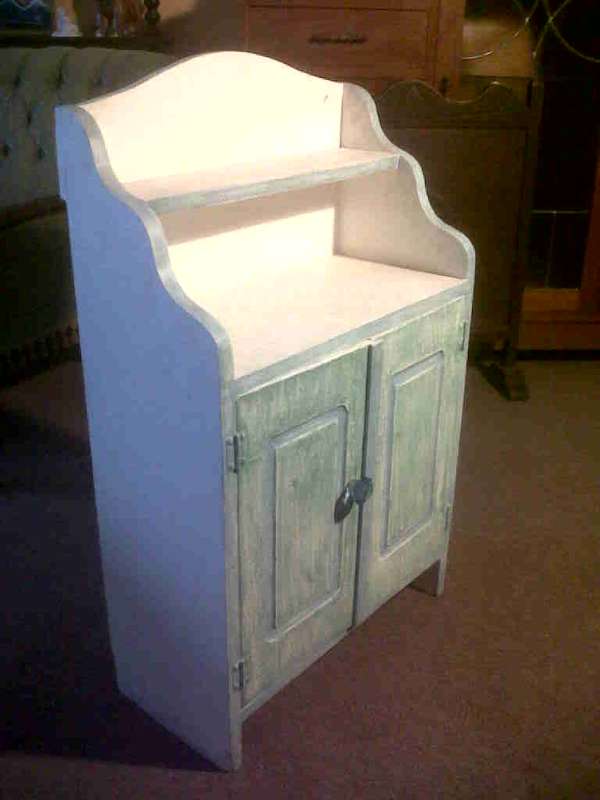 SMALL KIDS TOY CUPBOARD