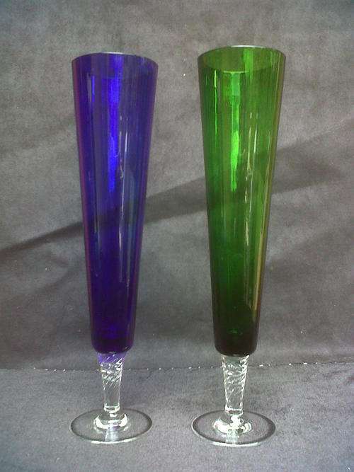 ONE GREEN ONE BLUE GLASS FLUTE GLASSES