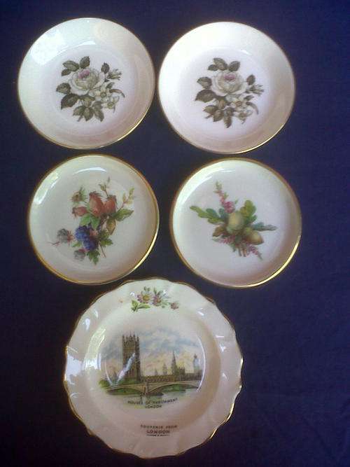 5 SMALL WALL PLATES