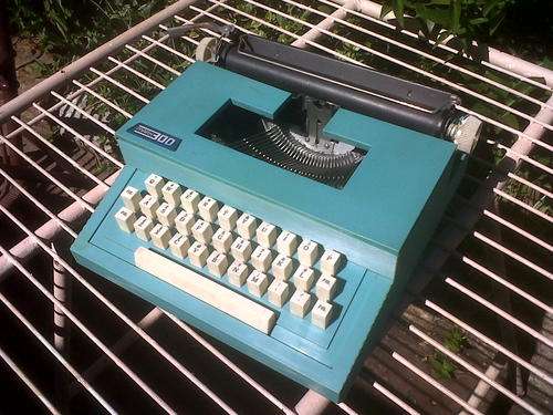 MARK 300 TYPEWRITER