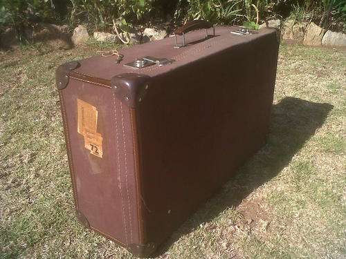 LARGE OLD SUITCASE WITH KEY