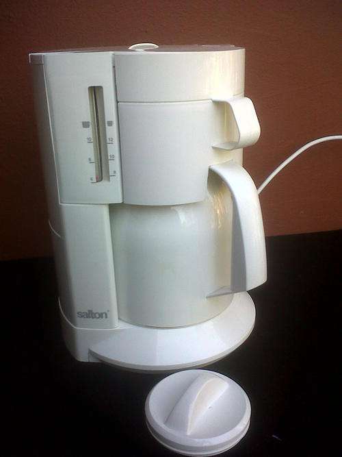 LARGE WHITE SALTON COFFEE MACHINE