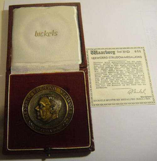 1960s : Verwoerd & Strijdom Medal in Bronze : (Boxed )