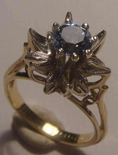 9ct Antique Yellow-GOLD Flower Ring, set with Blue Topaz