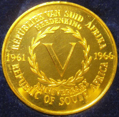 18ct GOLD MEDAL : Fifth anniversary of the Republic of South Africa 1961-1966 (Two available)