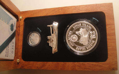 2008 Combination Set : R2 Crown & Tickey : International Polar Year