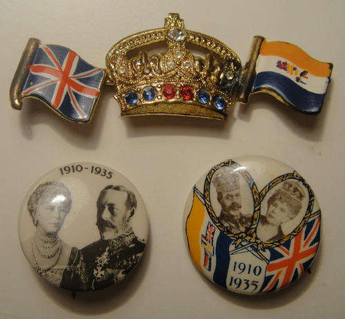 King George V & Queen Mary Silver Jubilee 1910-1935 Brooch & 2 tin pin badges: Britain & South Afric