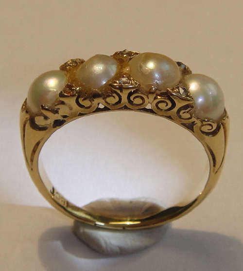 18ct Yellow Gold Antique 4 Pearl Ring set with 6 diamond chips valued at R5 900.00