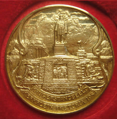 18ct GOLD MEDAL: Mayor CJH Patmore Fund for Kruger Statue & Voortrekker Tapestries