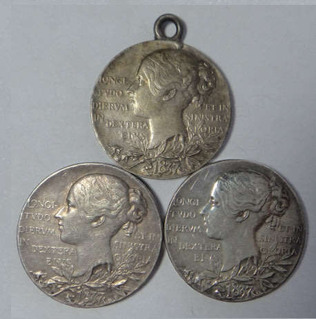 Queen Victoria Diamond Jubilee: Old Head / Young Head (3 x Sterling Silver Medals 25 mm)