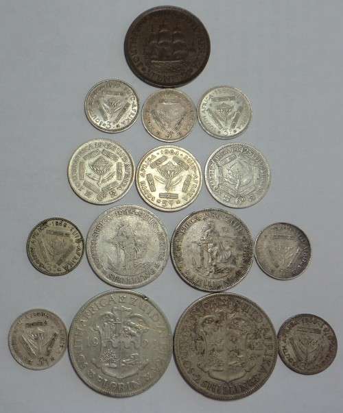 Collection of Union Silver Coins including some scarce issues