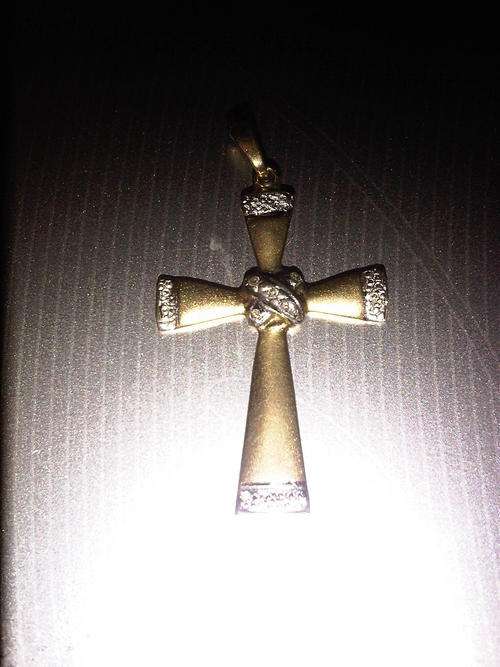9ct White and yellow Gold cross pendant with five 0.25ct diamonds in the centre