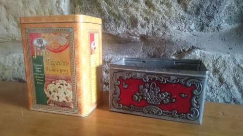2 Tins - Jungle and FIVE ROSES TEA