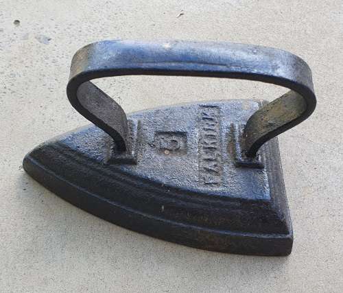 Vintage cast iron, coal stove clothing Sad Iron as per photo - FALKIRK nr.5