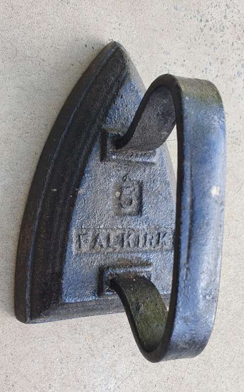 Vintage cast iron, coal stove clothing Sad Iron as per photo - FALKIRK nr.5