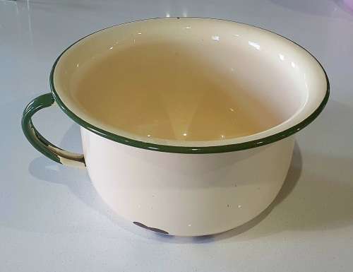 Enamel bedpan (Koos) as per photo