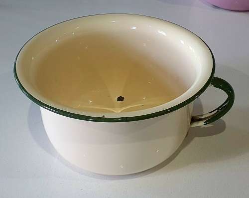Enamel bedpan (Koos) as per photo