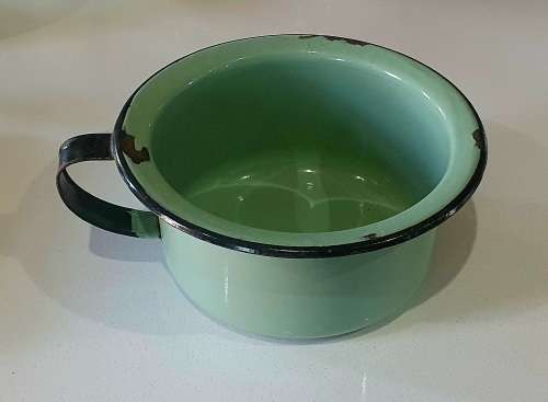 Enamel bedpan (Koos) as per photo