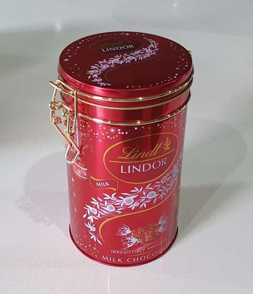 LINDOR lindt tin as per photos