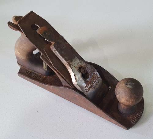 Vintage RECORD no.4 hand plane (STANLEY blade), made in England as per photo.