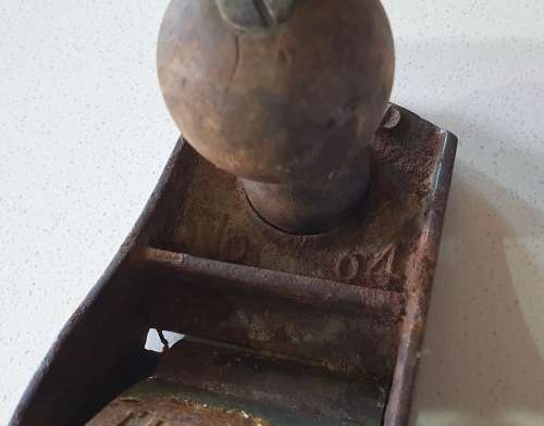 Vintage RECORD no.4 hand plane (STANLEY blade), made in England as per photo.