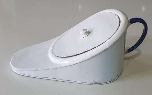 Vintage enamel bedpan with lid, as per photos