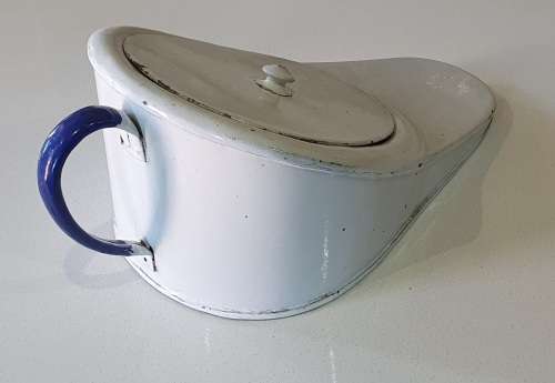 Vintage enamel bedpan with lid, as per photos