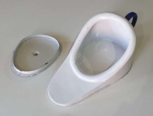 Vintage enamel bedpan with lid, as per photos