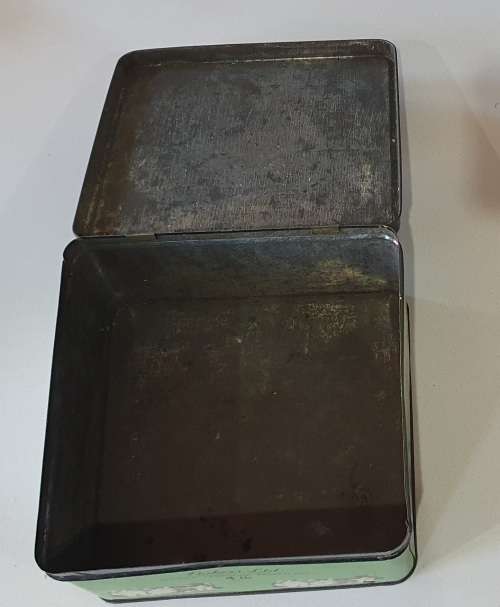 Vintage 4LB  BAKERS Ltd tin as per photos