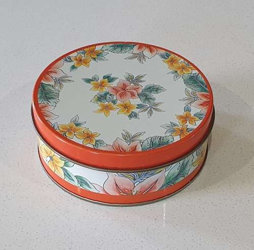 Small tin as per photos