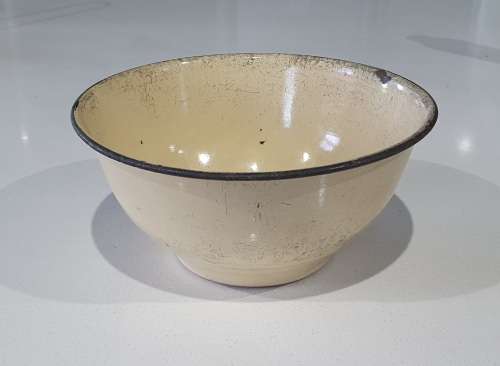 Enamel bowl as per photo