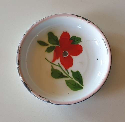 Enamel flat bowl as per photo