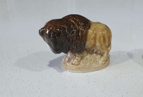 7 Miniature Wade ornament figures as per photo