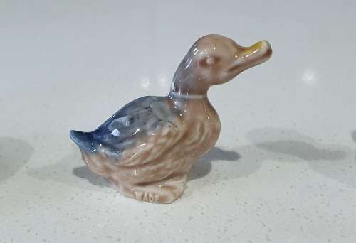 7 Miniature Wade ornament figures as per photo