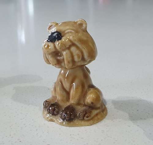 7 Miniature Wade ornament figures as per photo