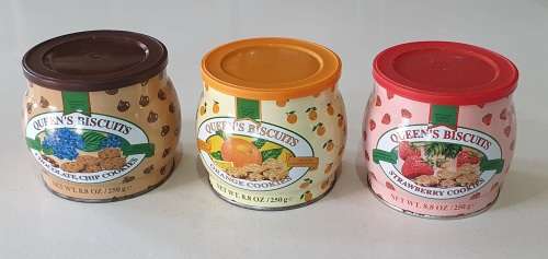3x QUEEN`s biscuits tin as per photo