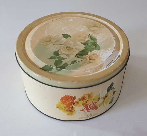 BAKERS 2 kg biscuits tin as per photos