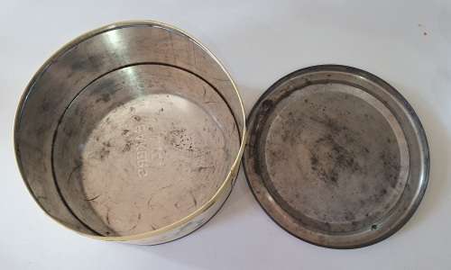 BAKERS 2 kg biscuits tin as per photos