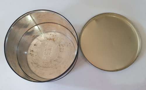 BAKERS 2 kg biscuits tin as per photos
