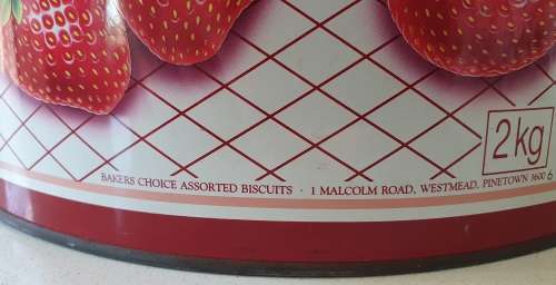 BAKERS 2 kg biscuits tin with strawberies as per photos
