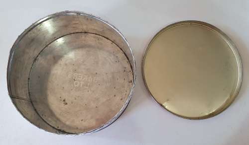 BAKERS 2 kg biscuits tin with strawberies as per photos